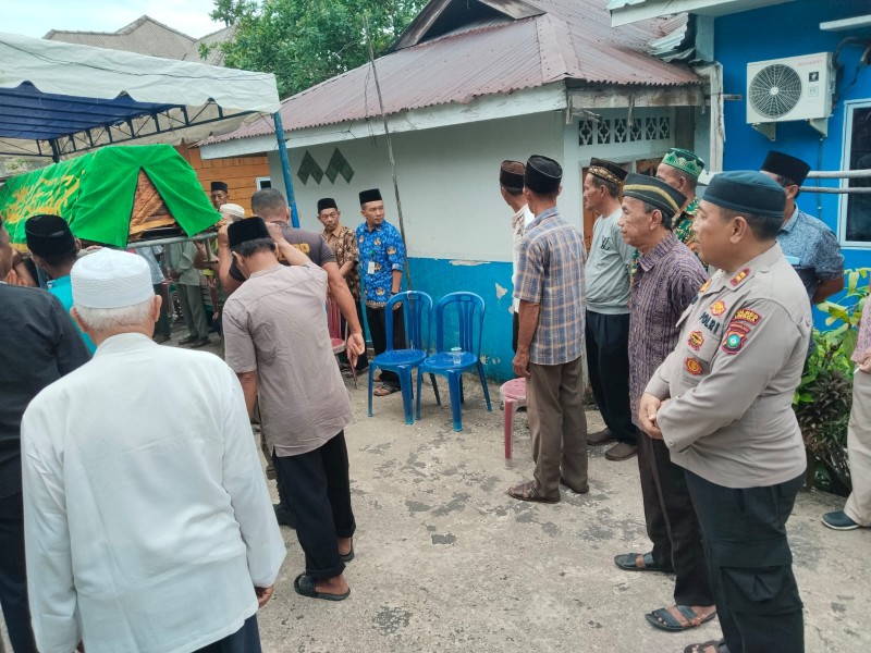 Polsek Senayang Hadir dalam Duka Warga yang Dapat Musibah.