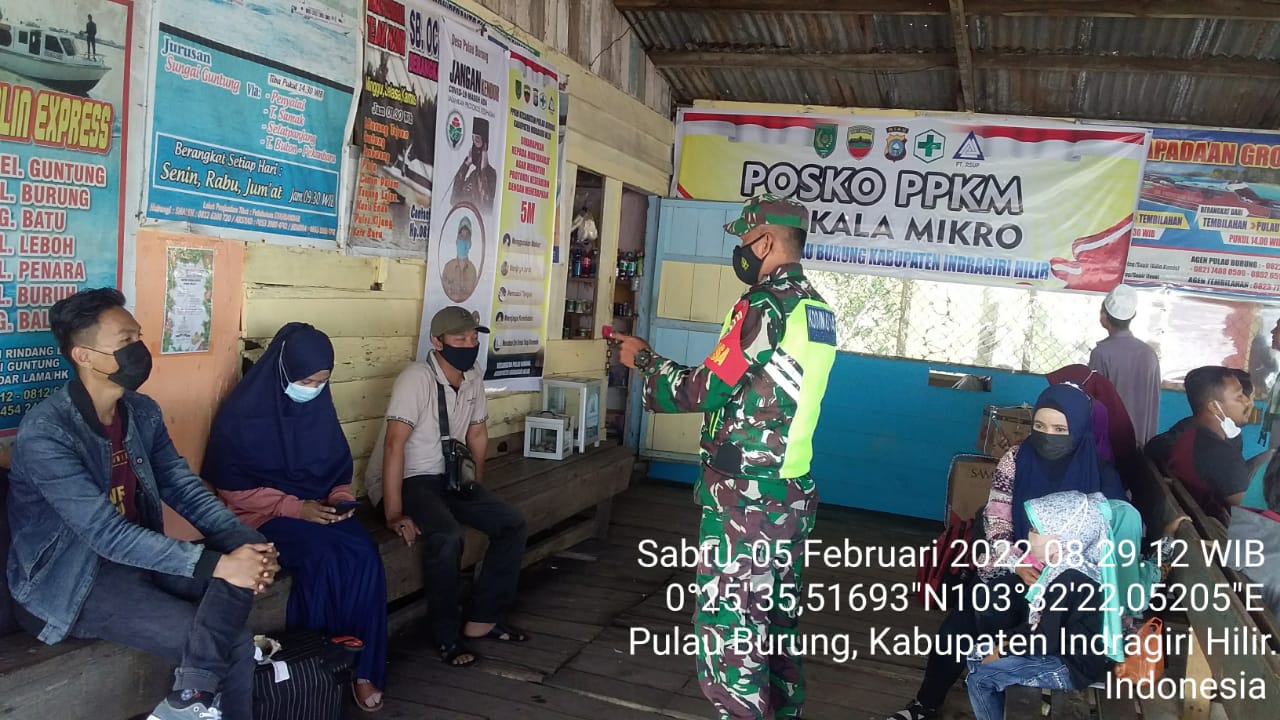 Babinsa Koramil II Pulau Burung Ajak Masyarakat Selalu Terapkan Protokol Kesehatan