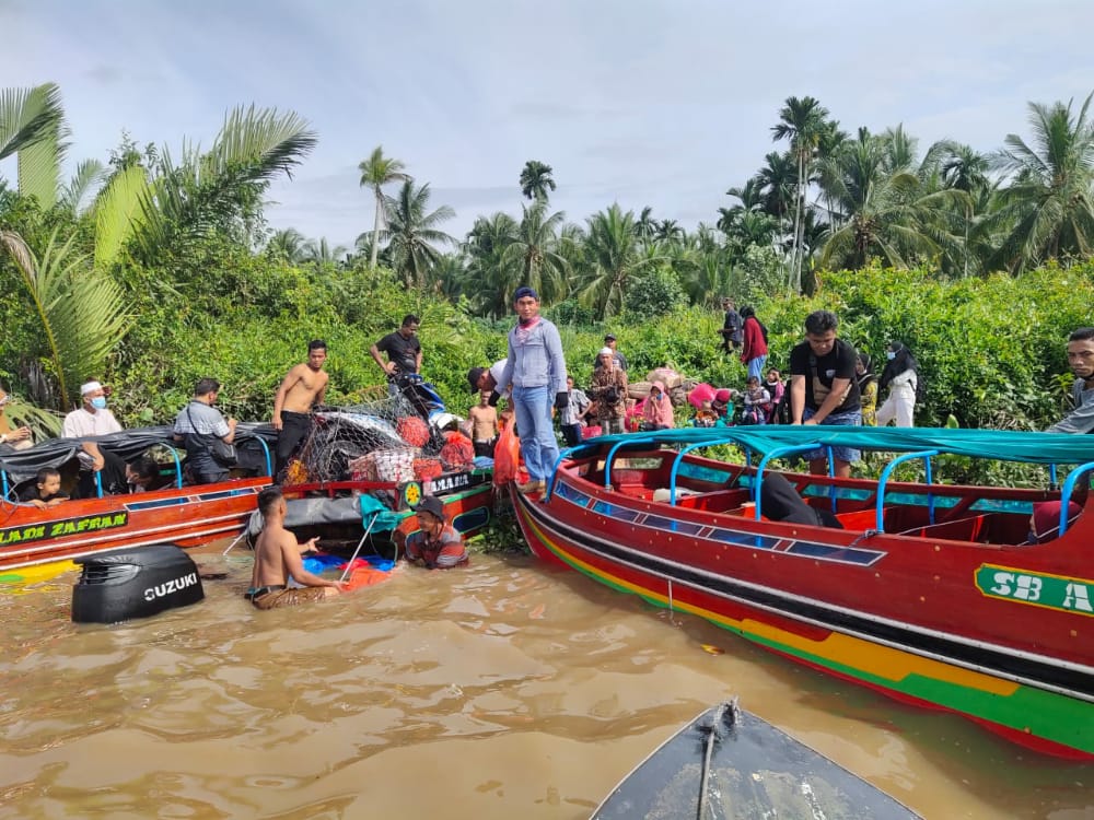 Mengalami Kebocoran Speed Boat Tujuan Air Bagi Inhil Tenggelam di Perairan Bantalan 