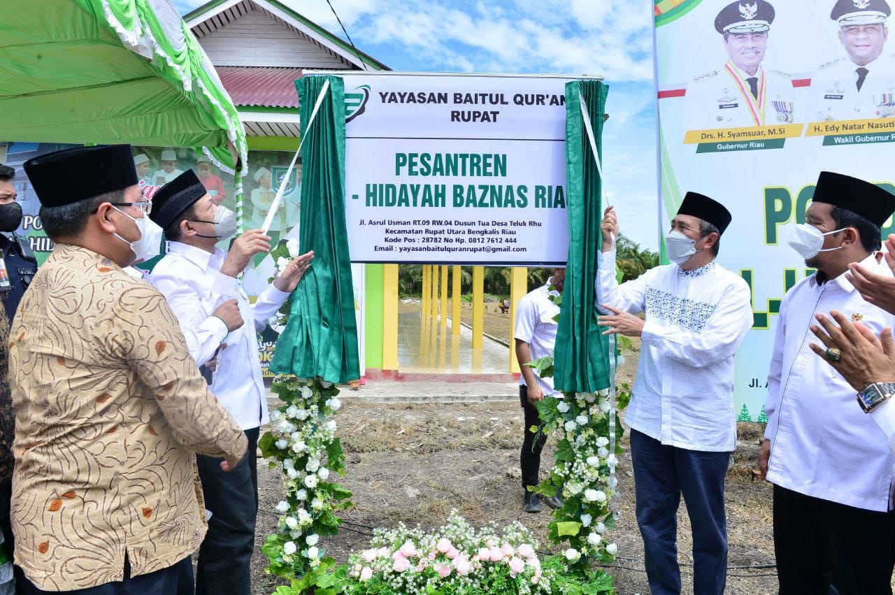 Resmikan Pondok Pesantren Al Hidayah Basnaz Riau, Gubri Harapkan Bisa Bentengi Generasi Muda Lebih Memahami Agama Sedari Kecil