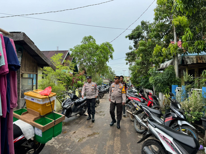 Patroli Keamanan Polsek Kuindra Jelang Pilkada 2024: Ciptakan Kondisi Aman di Pasar Mingguan