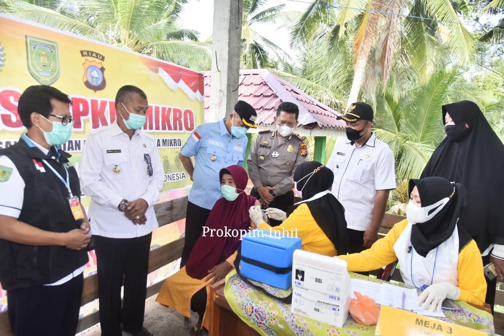 Wabup Inhil Tinjau Vaksinasi Bagi Lansia dan Perangkat Desa Pekan Kamis