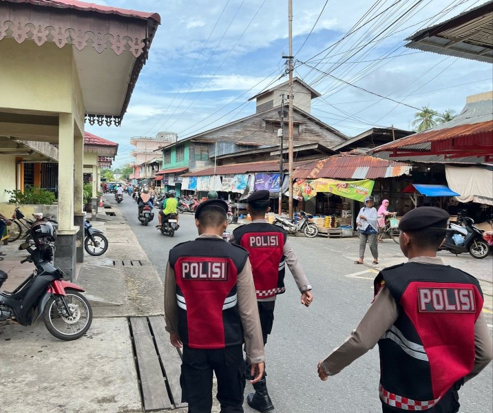 Cegah Premanisme dan Pungli, Polres Lingga Lakukan Patroli Preventif di Pasar Tradisional Dabo Singkep.