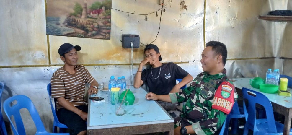 Pengawasan SDM, Babinsa Koramil 06/Kateman Ajak Jaga Keamanan dan Ketertiban Lingkungan