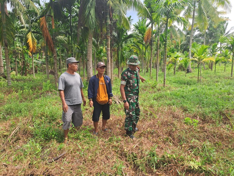Koptu Deri perdana Patroli Tapal Batas Cegah Karhutla di Desa Penjuru