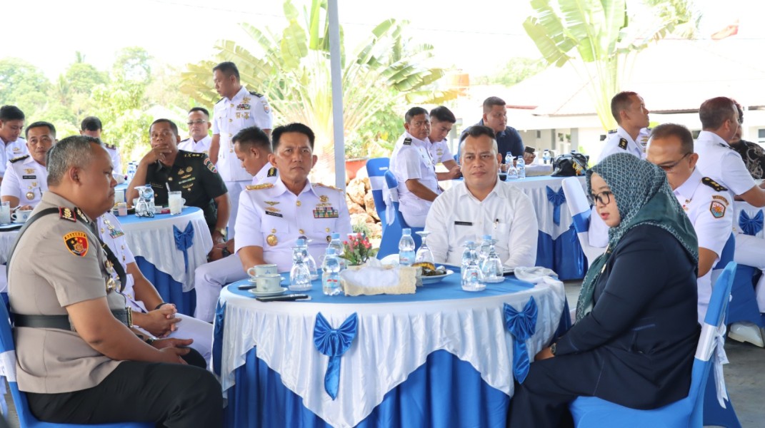 Kapolres Lingga Hadiri Sertijab Danlanal Dabo Singkep: Teguhkan Sinergi TNI-Polri dalam Menjaga Stabilitas Keamanan.