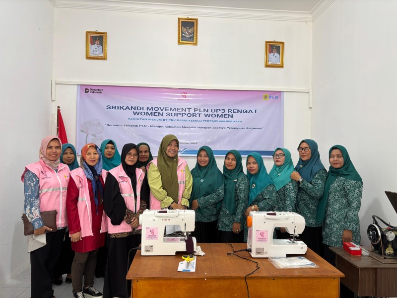 Srikandi PLN UP3 Rengat Ajak PKK Pasir Kemilu Merajut Kekuatan Perempuan Lewat Kegiatan Menjahit