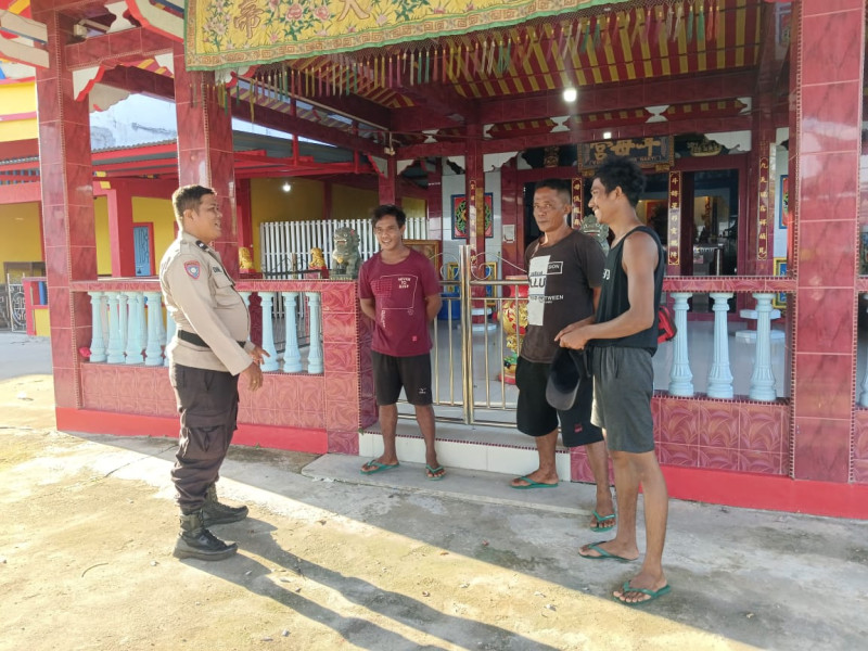 Polsek Rangsang Datangi Pengurus Vihara Baruna Sakti Desa Tanjung Kedabu