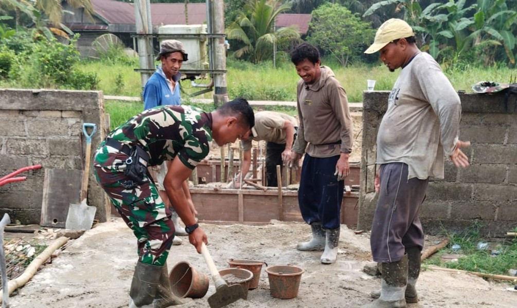Dukung Kesehatan Santri, Satgas TMMD 0314/Inhil Kerjakan Sasaran MCK dan Sumur Bor di Desa Kuala Lemang