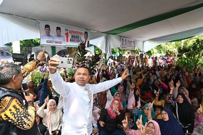 Cagubri Abdul Wahid Terharu Disambut Ribuan Emak-Emak Rumbai Barat