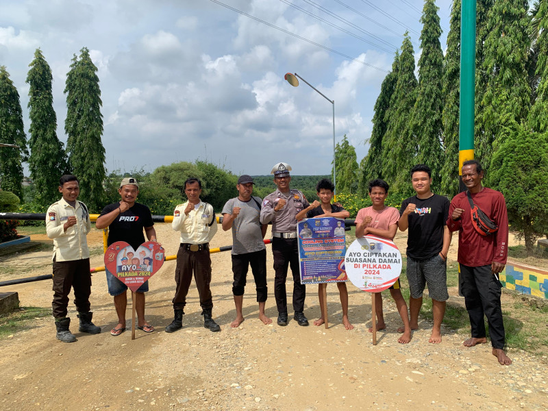 Aksi Anggota Polantas Pelalawan Sambangi Masyarakat, Sampaikan Pesan Pilkada Damai