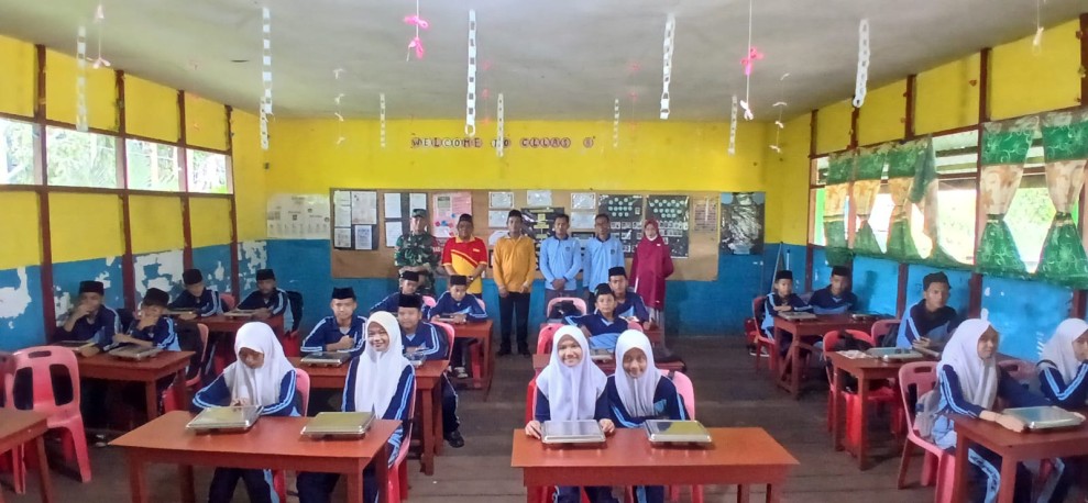 Babinsa Koramil Kateman Kawal Program MBG, Dukung Generasi Sehat