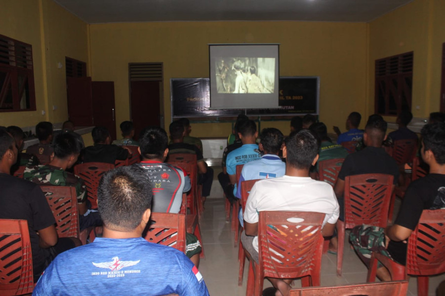 Putar Kisah Jendral Sudirman, Satgas TMMD ke 116 Kodim 0314/Inhil Gelar Nonton Bersama Masyarakat