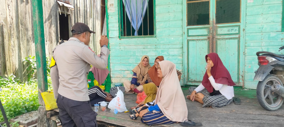 Gelar Patroli Sambang, Bhabinkamtibmas Polsek Bangko Sambangi Ibu-ibu