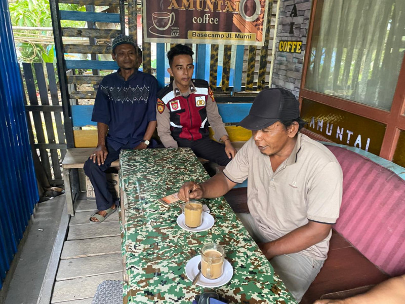 Hari Minggu, Personel Polsek Enok Tetap Turun Ajak Warga Ciptakan Kamtibmas yang Kondusif dan Pilkada Damai