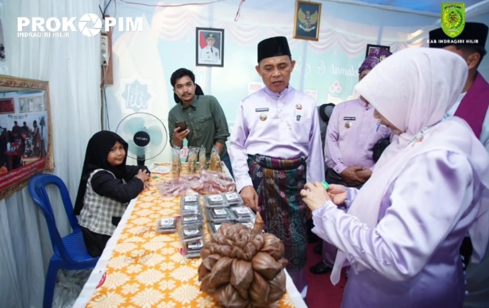 Bupati dan Ketua TP PKK Inhil Resmi Buka Pameran Stand Bazar MTQ ke-46 Kecamatan Tempuling