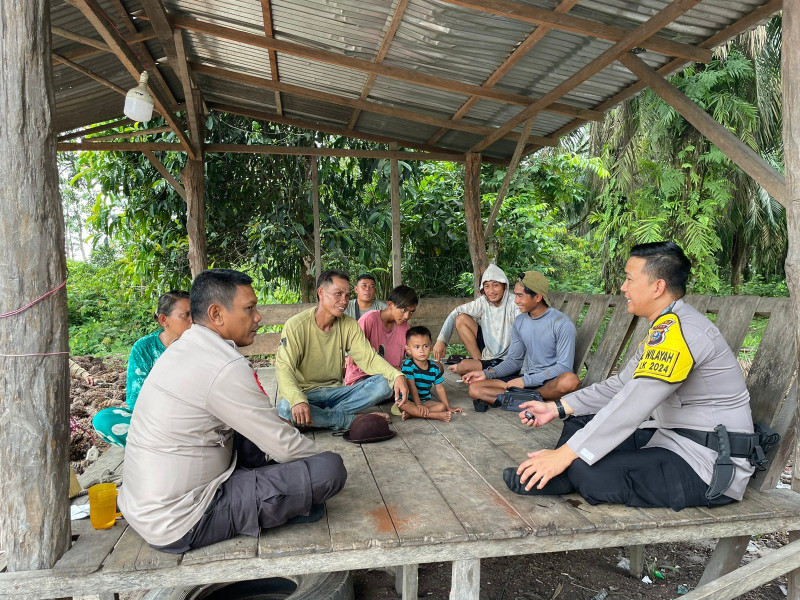 Sampaikan Pesan Damai Pilkada, Kapolsek LBJ Sambangi Usaha Kampung