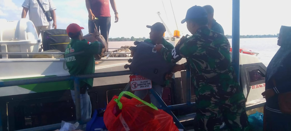 Personel Kodim 0314/Inhil Bersama Tim Gabungan Intensifkan Pengamanan di Pelabuhan Pelindo Tembilahan Selama Nataru