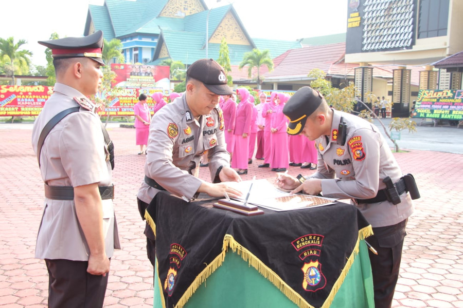 Kapolres Bengkalis Pimpin Upacara Serah Terima Jabatan Wakapolres dan Kabag Ren serta Kapolsek Siak Kecil