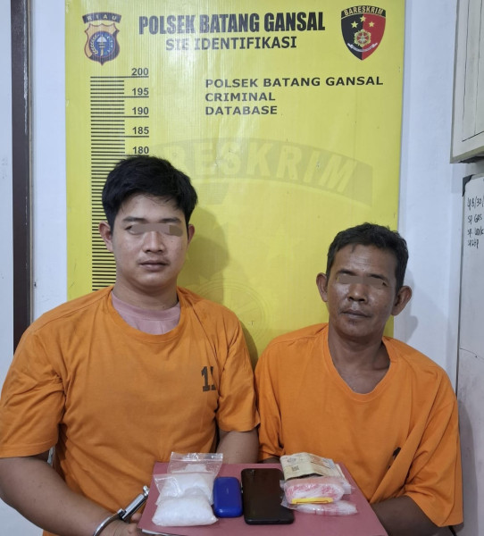 Kapolsek Batang Gansal Pimpin Penangkapan 2 Pengedar Sabu, 2 Ons Sabu Diamankan