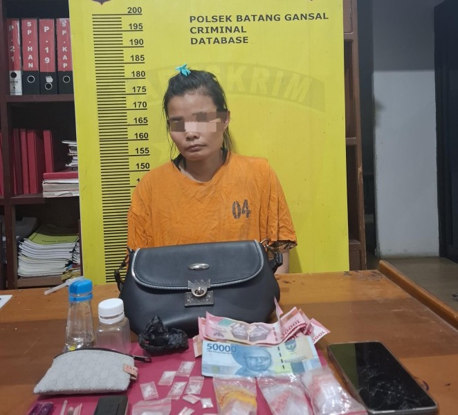 Diringkus Polsek Batang Gansal Terkait Kasus Sabu, Janda 2 Anak Ini Susul Mantan Suami ke Penjara