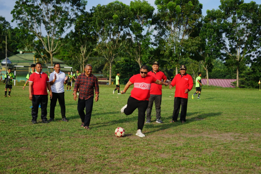 Camat Mandau Hadiri Final Liga Sepak Bola Desa Bathin Betuah Cup 2