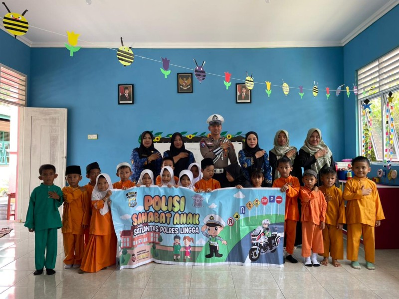Satlantas Polres Lingga Tanamkan Disiplin Lalu Lintas Sejak Dini Lewat Program Polisi Sahabat Anak.