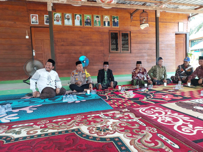 Kapolsek Batang Cenaku Dorong Partisipasi Pemilih di Lingkungan Ponpes