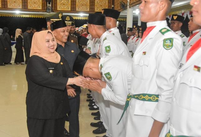 Bupati Bengkalis Kasmarni Kukuhkan 75 Anggota Paskibraka Kabupaten Bengkalis