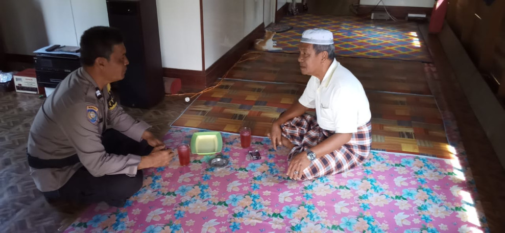 Sambangi Tokoh Masyarakat, Bhabinkamtibmas Pusaran Ajak Sukseskan Pilkada 2024