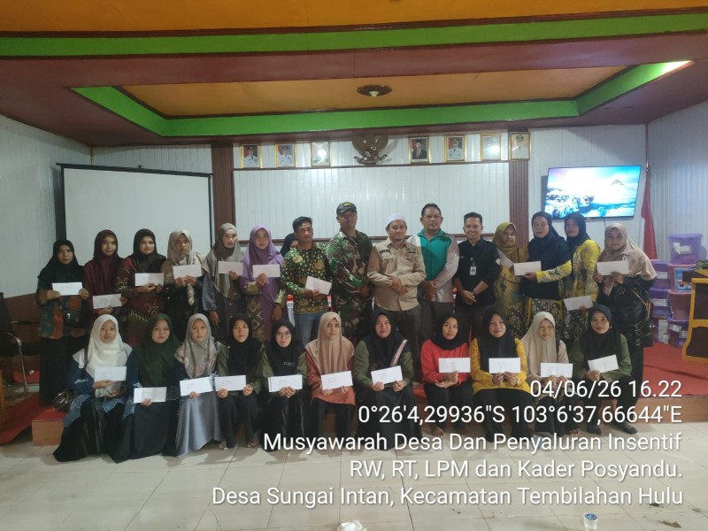 Pemdes Sungai Intan Gelar Musdes dan Serahkan Intensif Ketua RT, RW, Kader Posyandu serta KPM