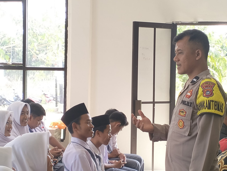 Polsek Tempuling Gelar Sosialisasi Politik bagi Pemilih Pemula: Dukung Pilkada Riau 2024 yang Aman dan Kondusif