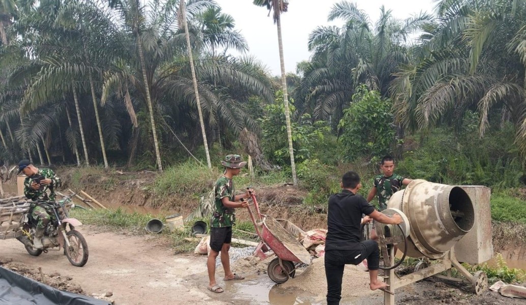 Impian Warga Terwujud, Jalan 1 Kilometer di Desa Kuala Lemang Disemenisasi Lewat TMMD ke-130
