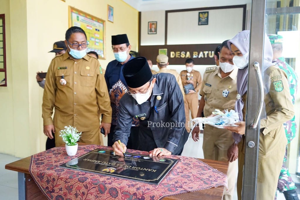 Resmikan Kantor Desa Batu Ampar, Bupati HM Wardan Harapkan Pelayanan Lebih Ditingkatkan