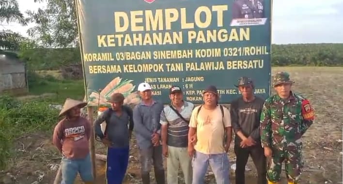 Koramil 03/Bgs, Berikan Bantuan Pupuk Kandang Gratis untuk Petani di Balai Jaya