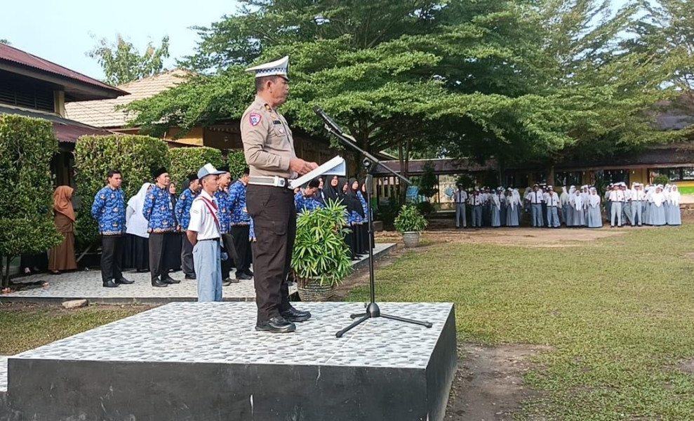 Kanit Lantas Polsek Rengat Barat Ingatkan Pelajar Tertib Berlalu Lintas