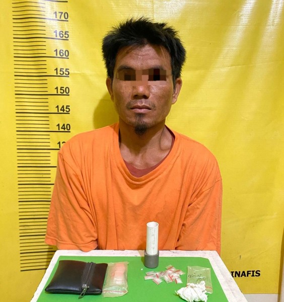 Sedang Asik Duduk, Yudi Digerebek Polsek Kelayang, 15 Paket Sabu Disita