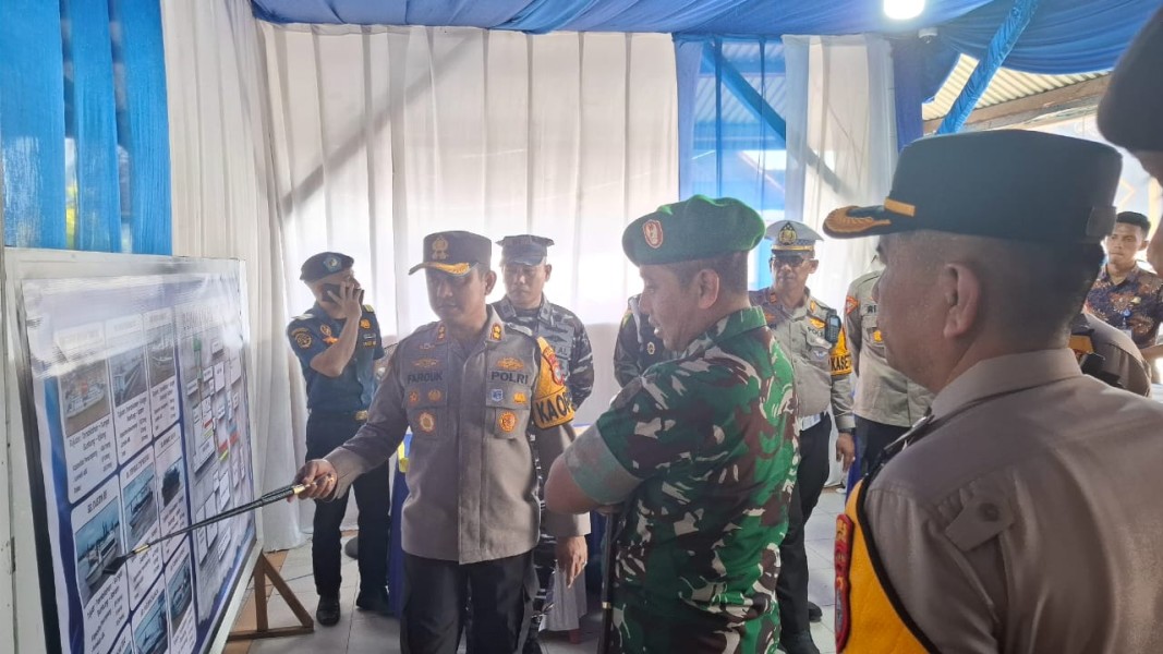 Dandim 0314/Inhil dan Kapolres Inhil Cek Pos Pengamanan Operasi Ketupat Lancang Kuning 2025 untuk Pastikan Kesiapan Pelayanan Mudik