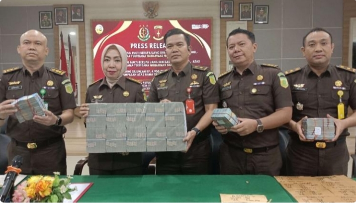 Pulihkan Kerugian Negara, Kejari Tanjungpinang Eksekusi Uang 663 Juta Rupiah dari Tiga Terpidana Koruptor.