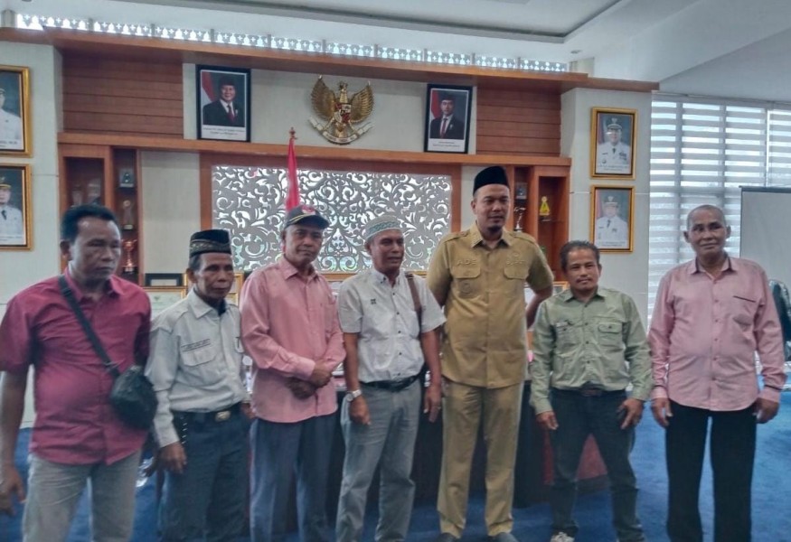 Bupati Inhu Komitmen Selesaikan Konflik Masyarakat dengan PT Inecda