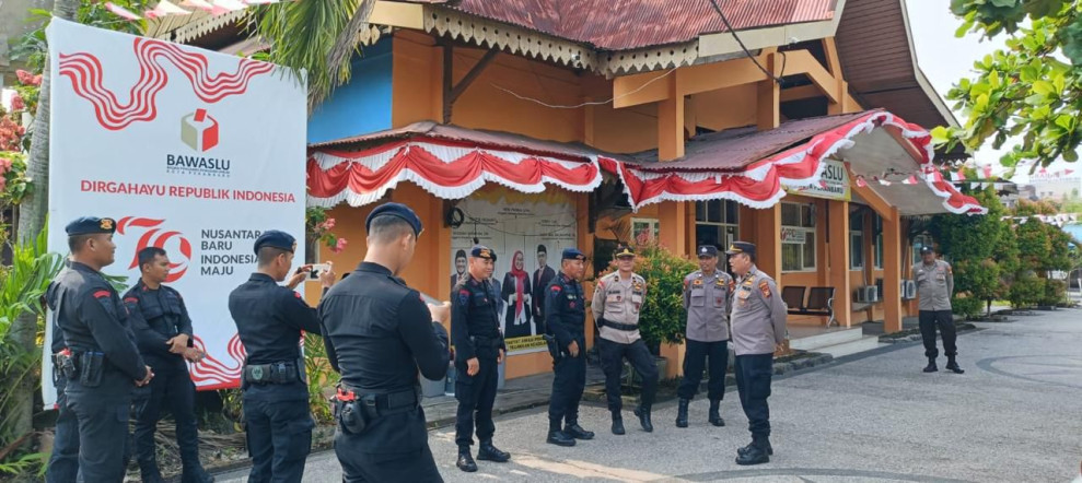 Polresta Pekanbaru Bersama Sat Brimob Polda Riau Patroli Gabungan di Kantor Bawaslu: Amankan Pilkada 2024