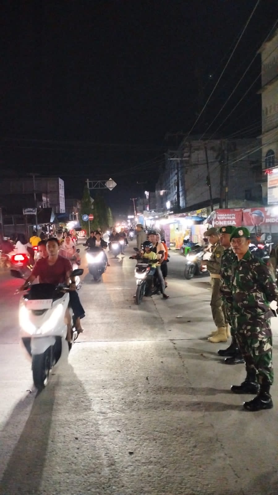 Personel Kodim 0314/Inhil Bersinergi Dengan Aparat Gabungan Berikan Pengamanan di Malam Pergantian Tahun