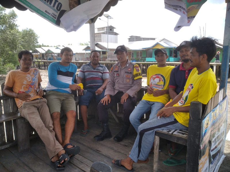 Cooling System Jelang Pilkada, Bhabinkamtibmas Tanjung Lajau Ajak Warga Wujudkan Kamtibmas Kondusif