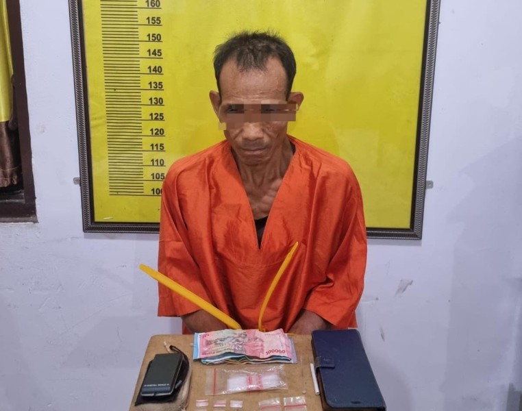 Polsek Batang Cenaku Ringkus Kakek Petani Pemilik 13 Paket Sabu