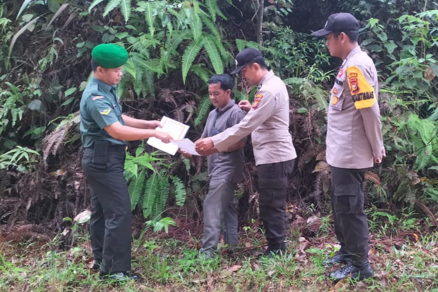 Sinergitas TNI-Polri Sampaikan Maklumat Kapolda Riau tentang Larangan Membuka Lahan dengan Cara Membakar Pasca Pilkada