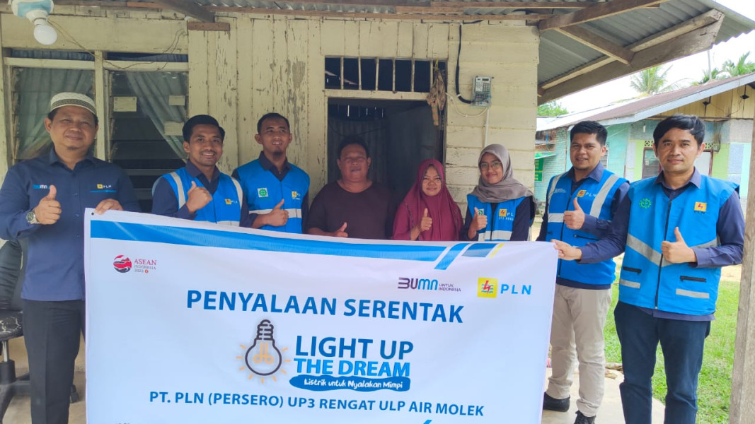 Melalui Program Light Up The Dream, PLN UP3 Rengat Sambung Listrik Gratis untuk Warga Kurang Mampu