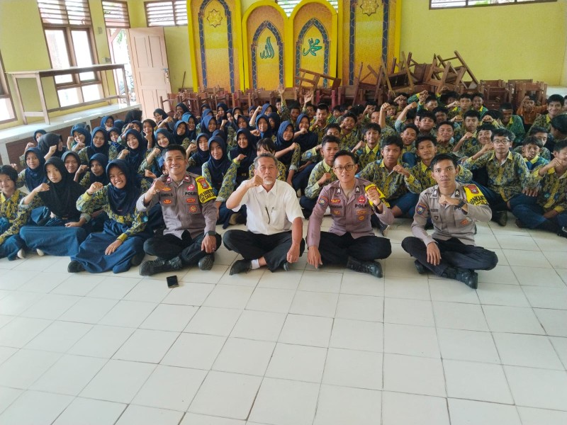 Polsek Daik Lingga Dorong Semangat Pendidikan Pelajar SMP Melalui Sosialisasi SMA Taruna Kemala Bhayangkara.