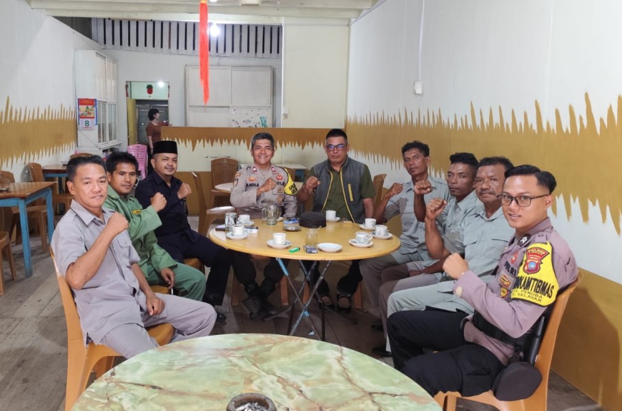 Kapolsubsektor Selayar Jalin Silaturahmi, Ngopi Bareng Dengan Masyarakat.