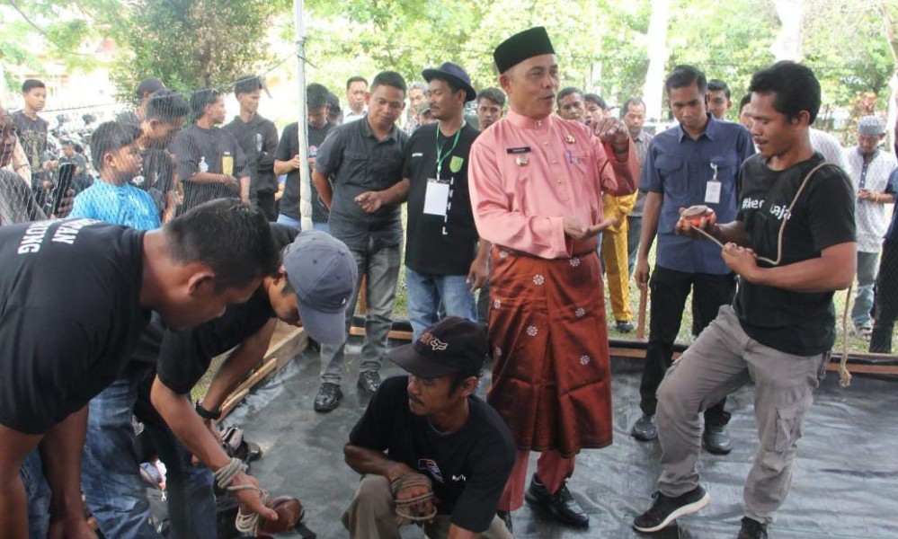 Meriahkan Milad ke-60, Bupati Inhil Resmikan Lomba Gasing Tradisional