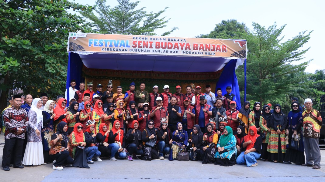 Lestarikan Adat, Bupati Inhil Buka Festival Seni Budaya Banjar 2025